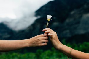 Read more about the article 3 Orações Para Melhorar o Casamento e Manter Um Relacionamento Feliz