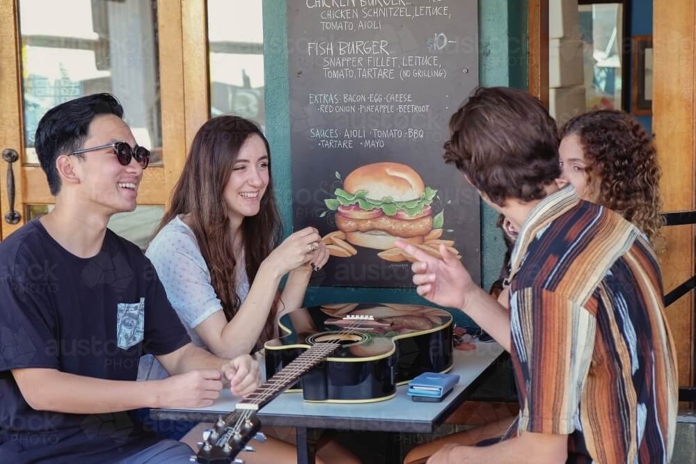 Apelidos Engraçados e Levinhos para se Divertir com Amigos