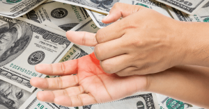 Read more about the article Se a mão direita coçar, isso significa que você receberá dinheiro? Descubra!
